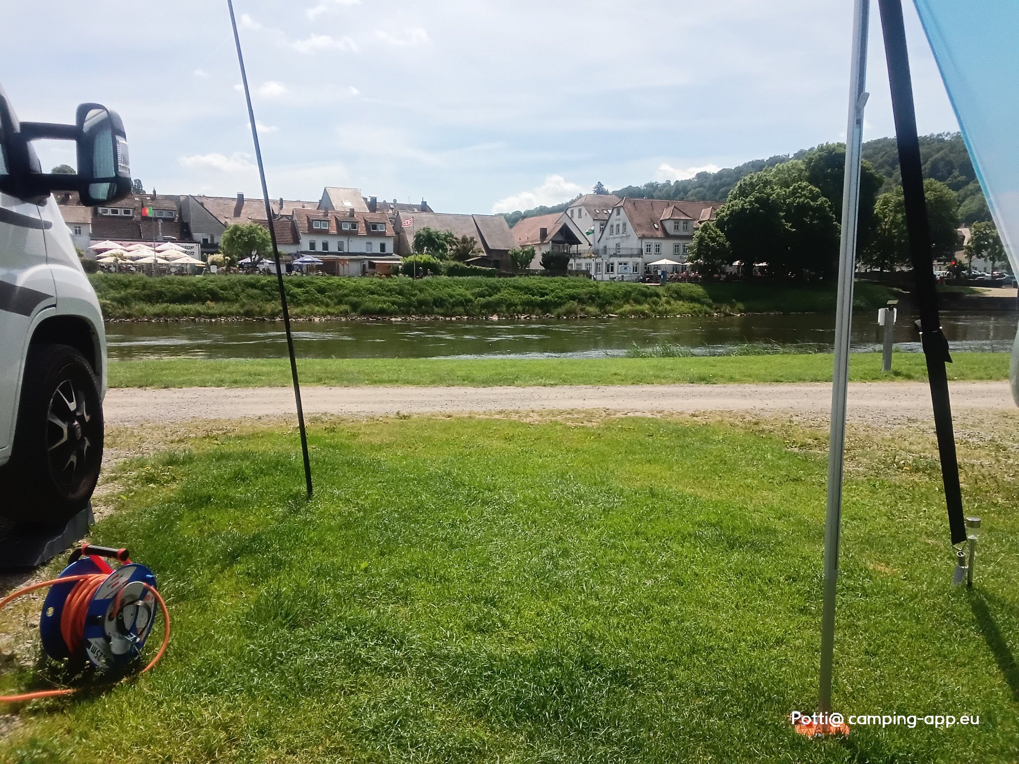 Stellplatz am Campingplatz Bad Karlshafen — Aire camping car in Bad Karlshafen