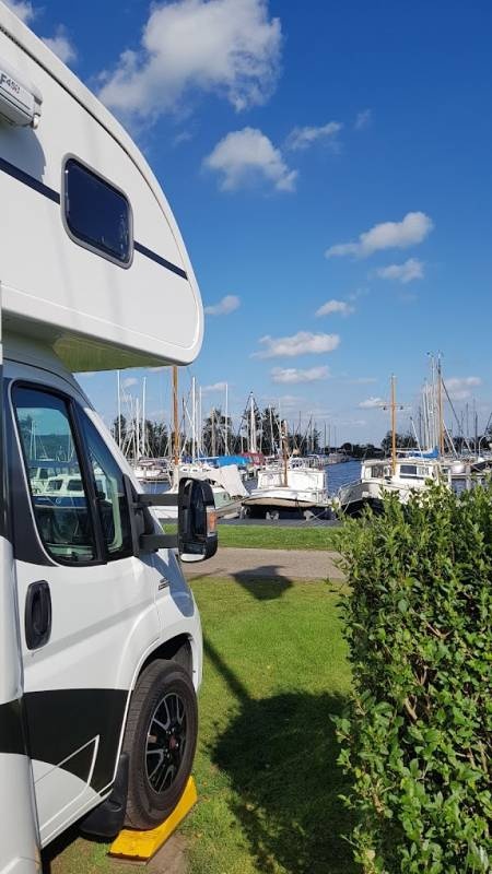 Stichting Jachthaven Wartena — Karavan Sitesi in Warten