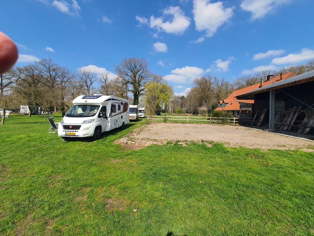 Rabo-Scheele camper en Pleisterplaats — Місце для кемперів in Hertme