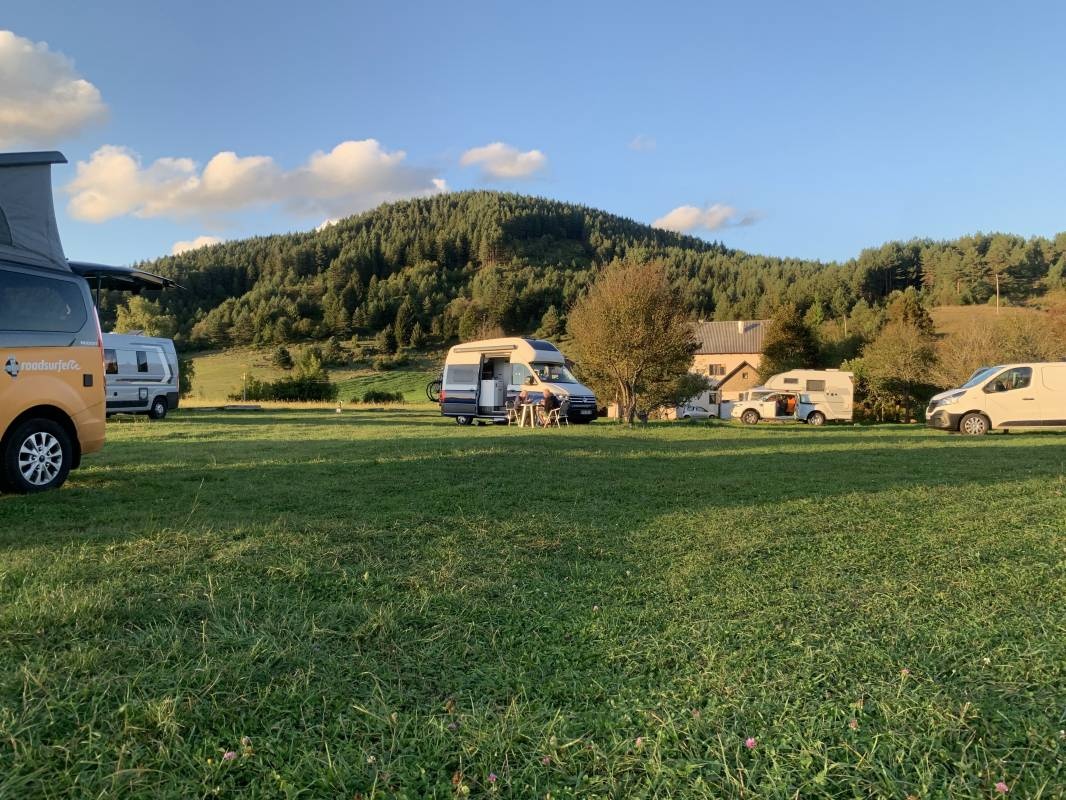 Vivi Camp — Karavan Sitesi in Gornji Babin Potok
