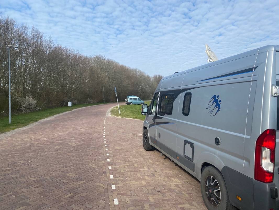 Camperplaats Zuiderstrand — Stellplatz in Den Oever