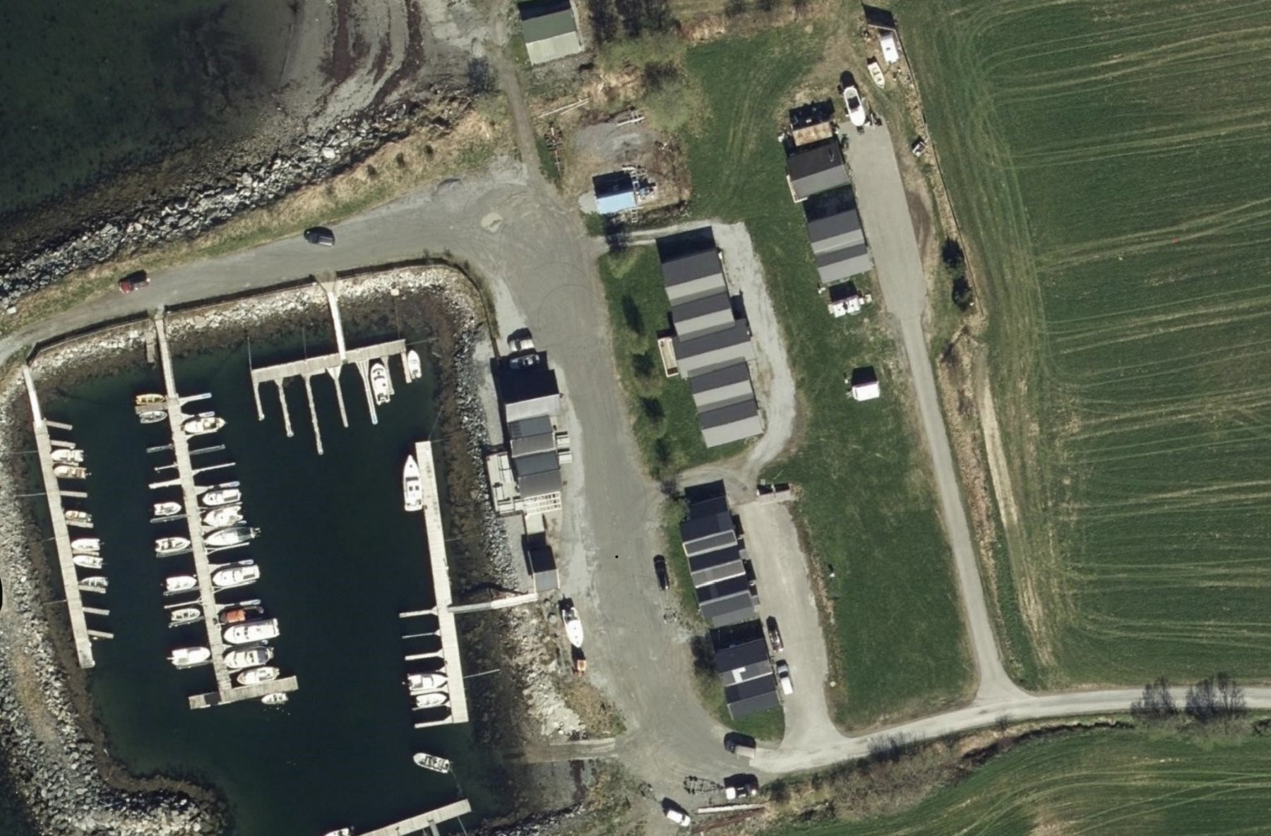 Petterhavna Camping — Area Autocaravanas in Rissa