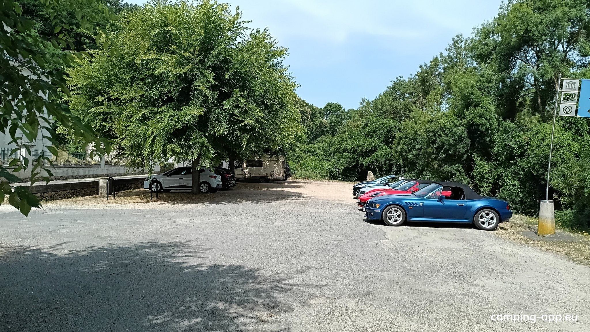 Stellplatz Gennes-Val-de-Loire — Area di sosta in Gennes-Val-de-Loire