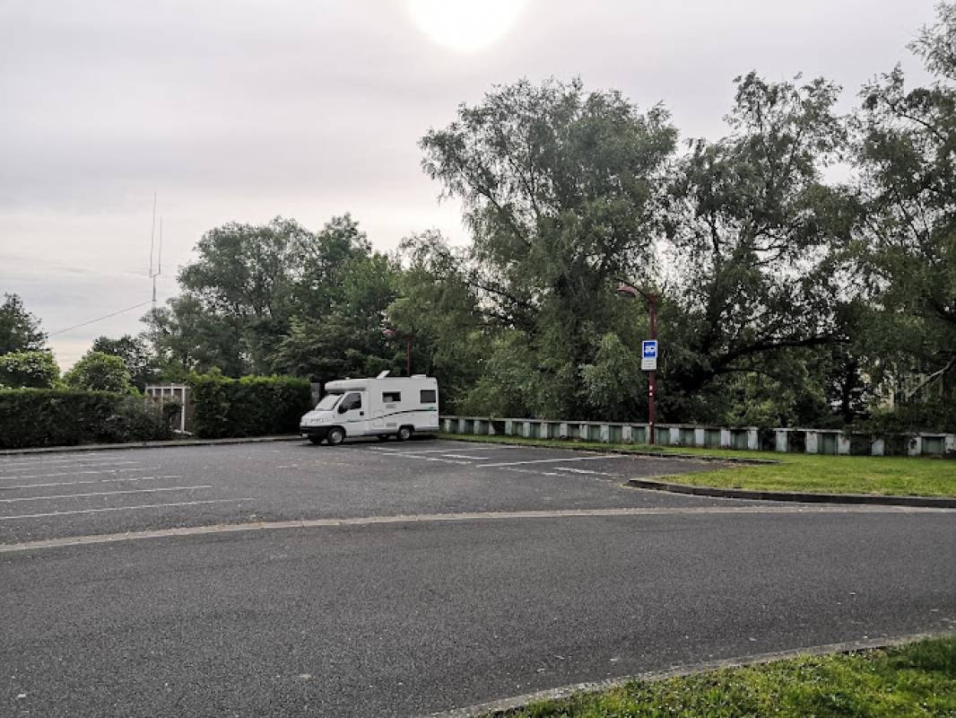Übernachtungsparkplatz Saaralben — Camperplaats in Sarralbe