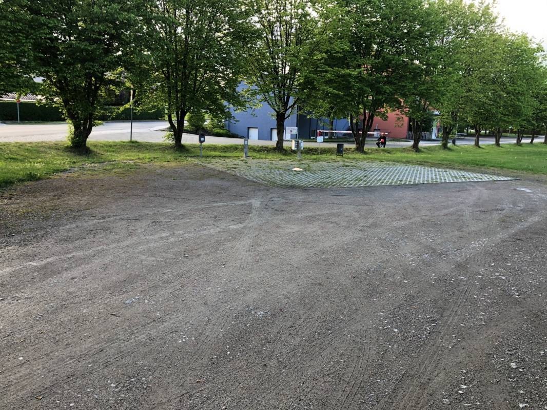 Übernachtungsparkplatz Neukirchen-Balbini — Ställplats in Neukirchen-Balbini
