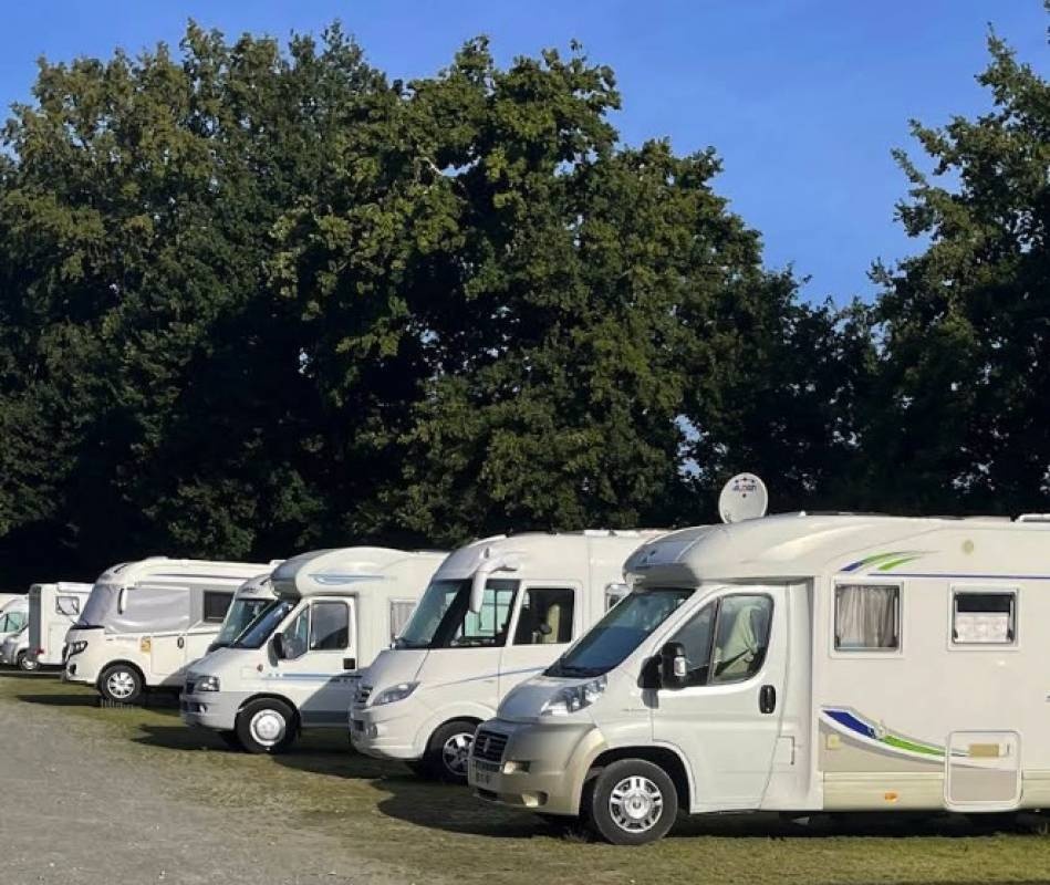 Stellplatz Malestroit — Sp. parking dla kamperów in Malestroit