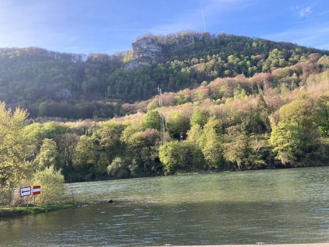 Stellplatz An der Doubs — Campervan Site in Ougney-Douvot