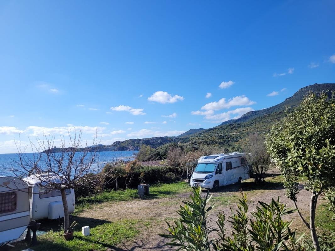 Area Sosta Camper di S'Abba Druche — Sítio para autocaravanas in Bosa