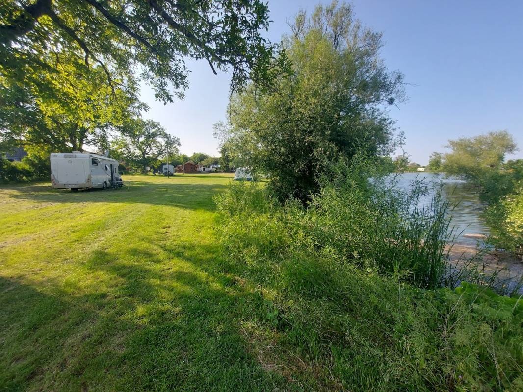 Camping Les Étangs de la Mandre — Campingplads in Châtillon-sous-les-Côtes