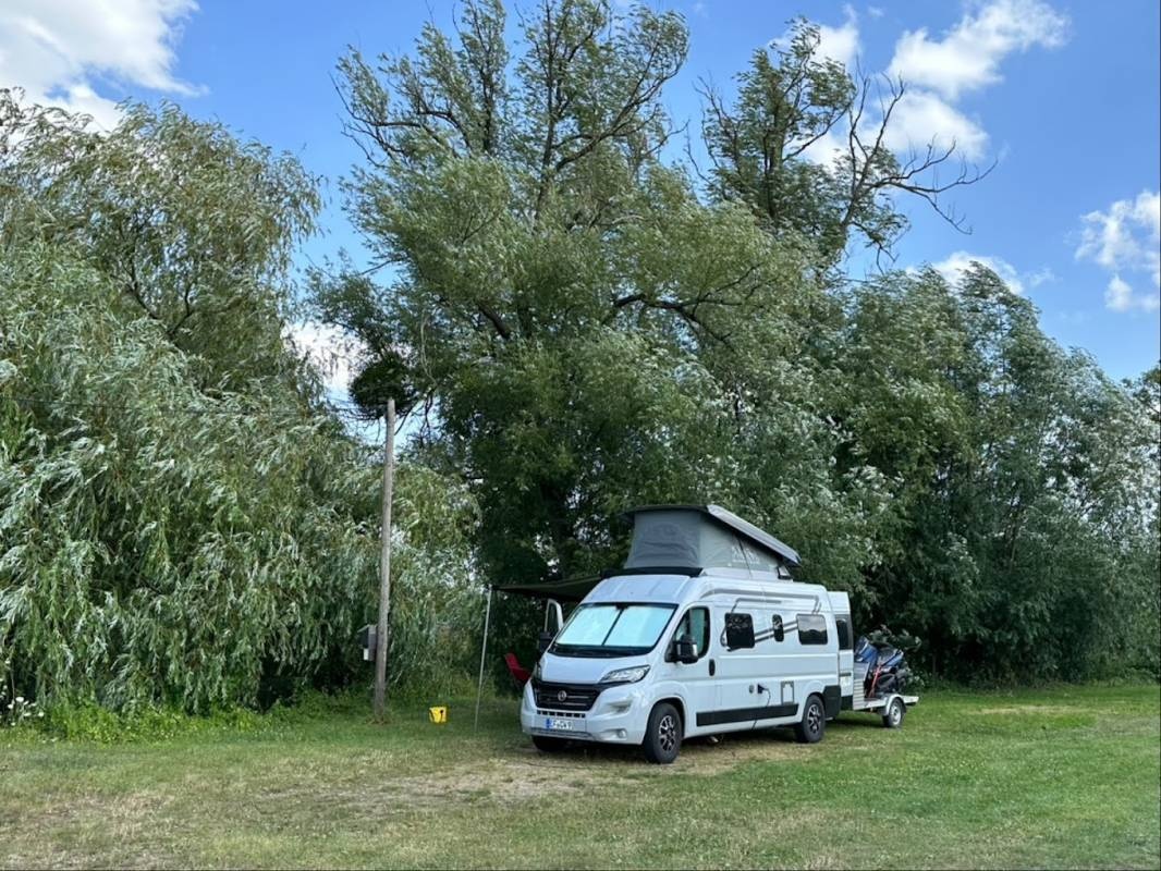 Camping Les Étangs de la Mandre — Kemp in Châtillon-sous-les-Côtes