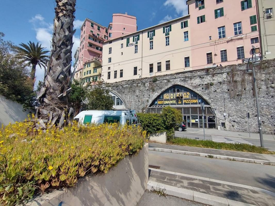 Stellplatz La Marina — Campervan Site in Genua