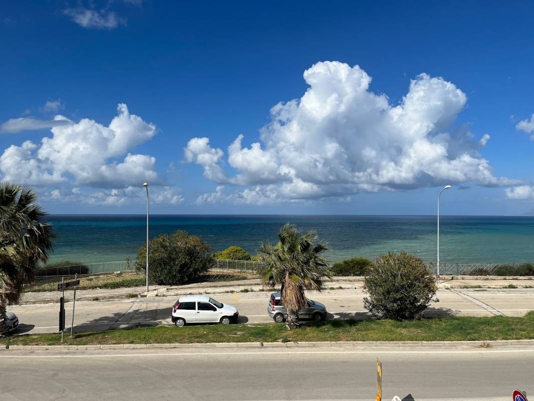 Übernachtungsparkplatz Castellammare del Golfo — Aire camping car in Castellammare del Golfo