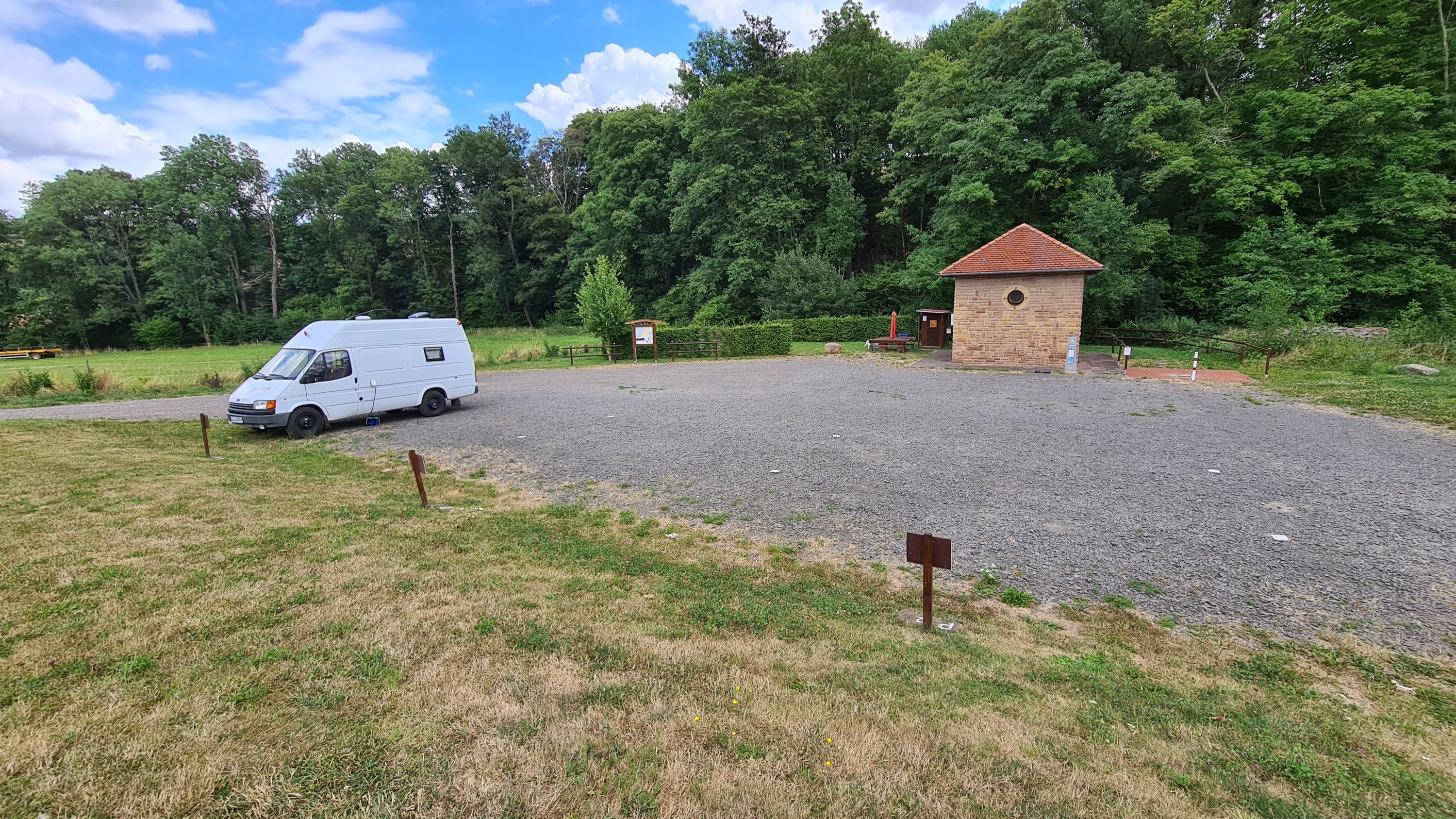 Stellplatz Altes Wasserhaus — Karavan Sitesi in Waldgrehweiler
