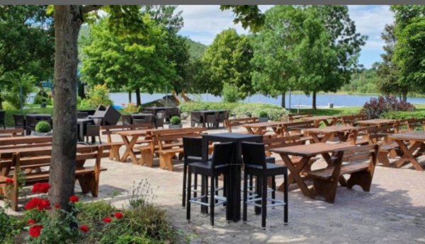 Parkplatz Naturbadesee Stockelache — Foto 3
