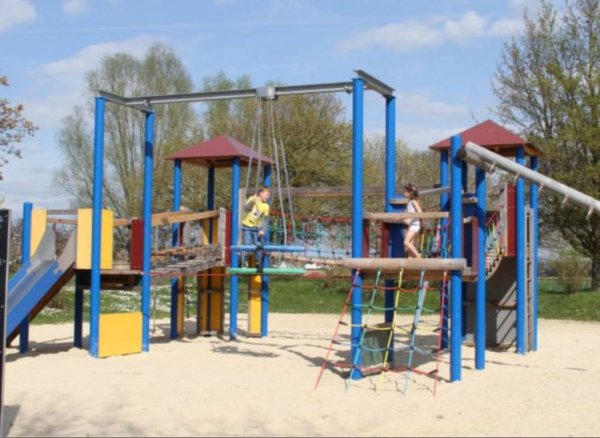 Parkplatz Naturbadesee Stockelache — Photo 2