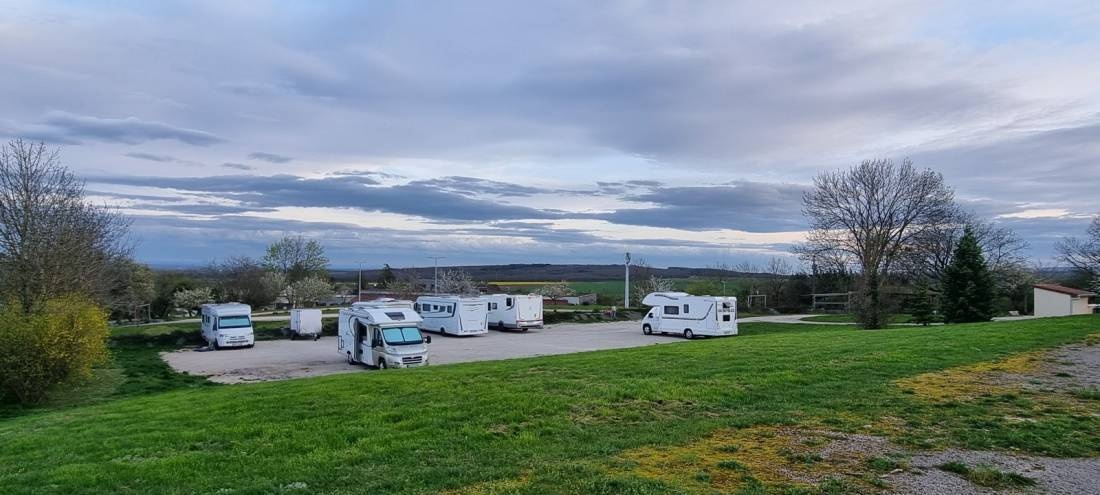 Stellplatz Savigny-le-Sec — Sítio para autocaravanas in Savigny-le-Sec