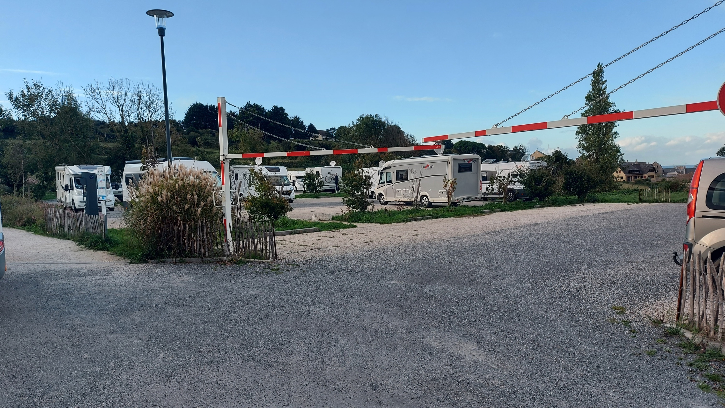 Stellplatz Port-en-Bessin-Huppain — Ställplats in Port-en-Bessin-Huppain