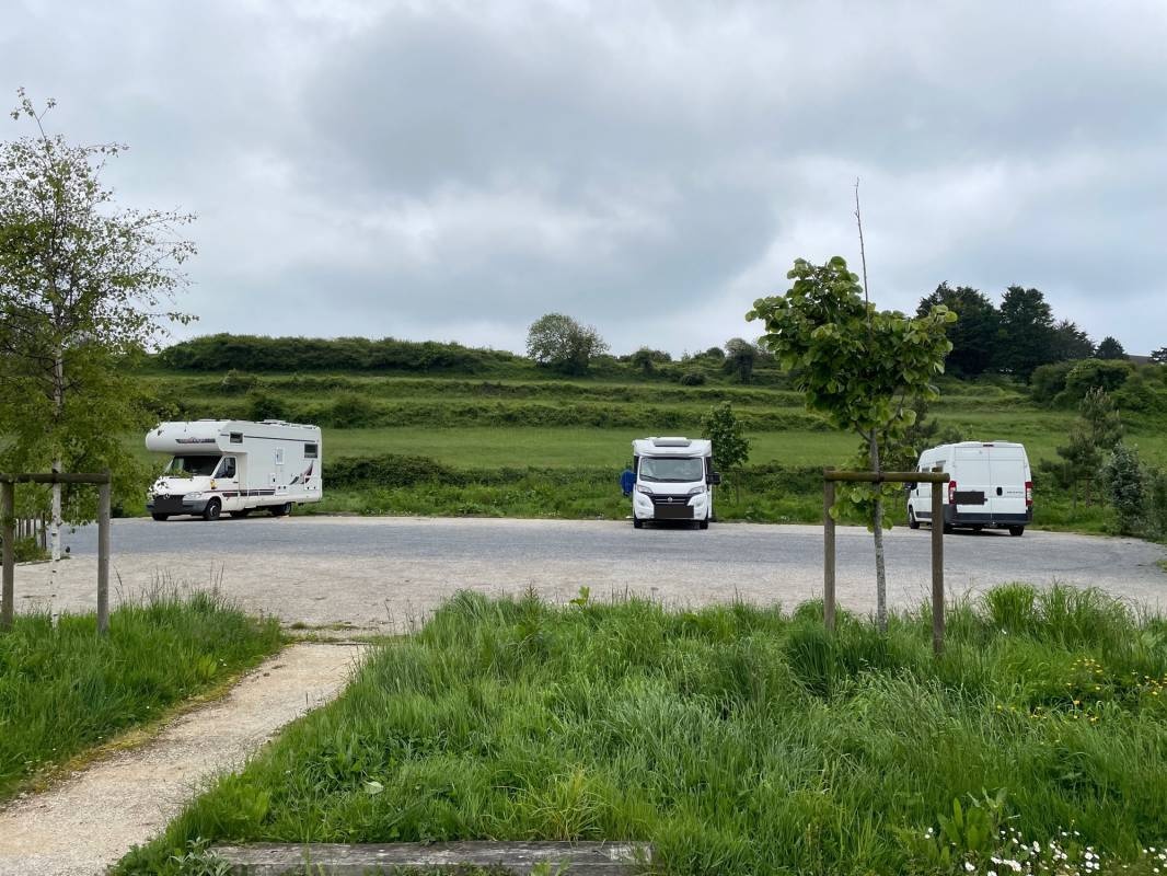 Stellplatz Port-en-Bessin-Huppain — Camperplads in Port-en-Bessin-Huppain