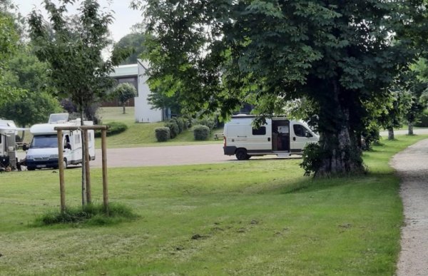 Stellplatz Quarré-les-Tombes — Photo 4