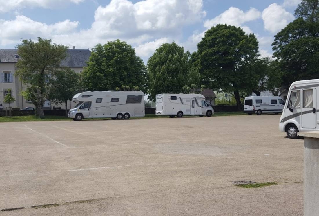 Stellplatz Quarré-les-Tombes — Aire camping car in Quarré-les-Tombes