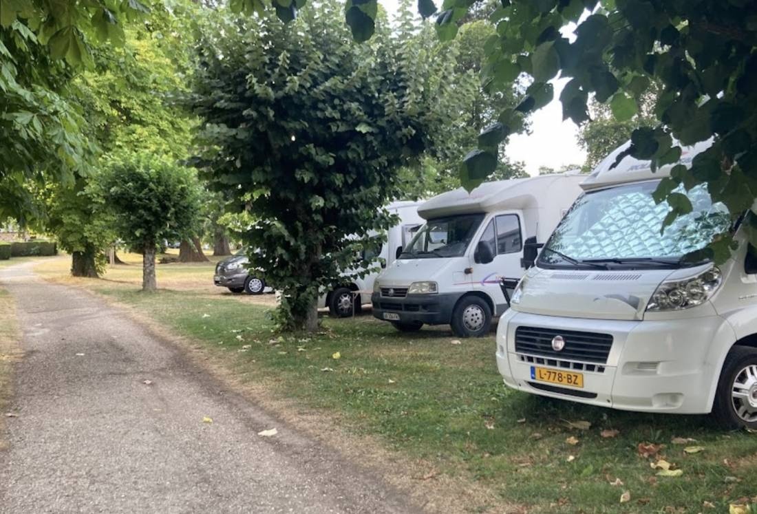 Stellplatz Quarré-les-Tombes — Stellplatz in Quarré-les-Tombes