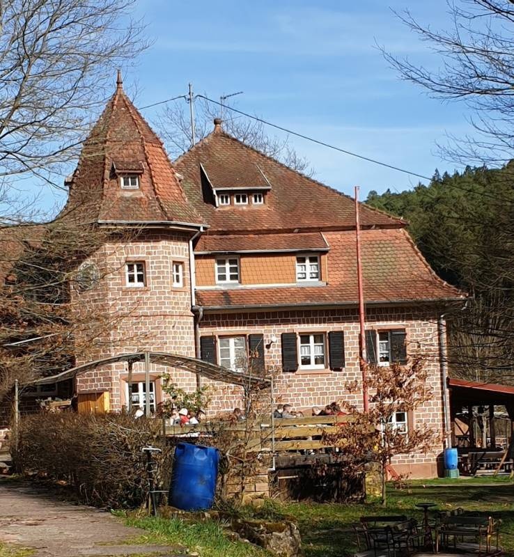 Stellplatz Naturfreundehaus Elmstein — Aire camping car in Elmstein