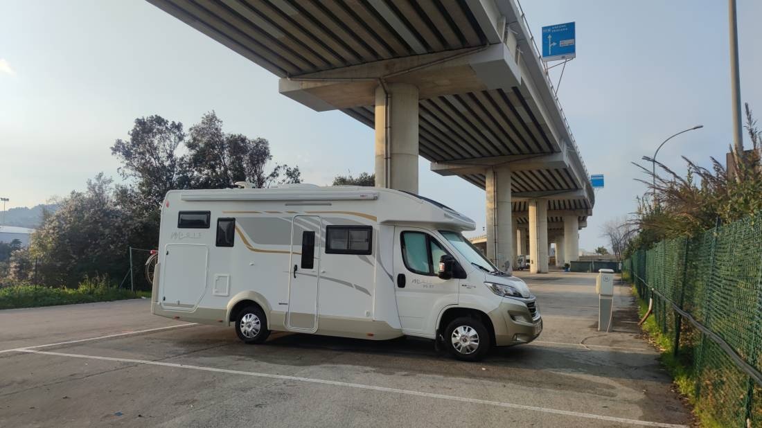 Stellplatz San Benedetto del Tronto (max. 3,20m Höhe) — Area Autocaravanas in San Benedetto del Tronto