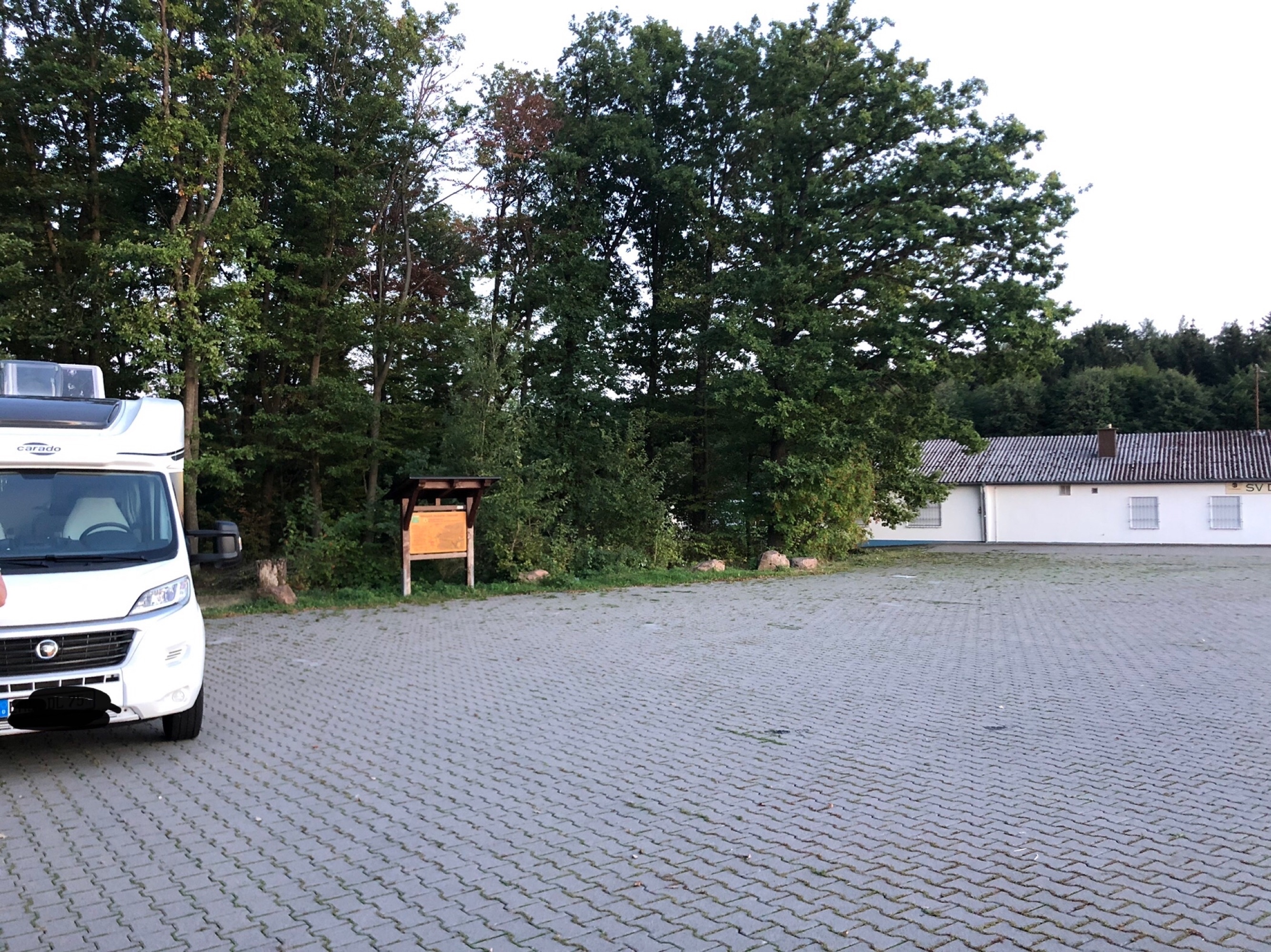 Stellplatz Sportplatz — Ställplats in Waldbrunn