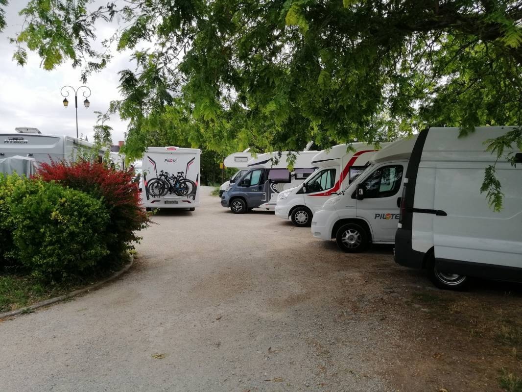 Stellplatz Loches — Karavan Sitesi in Loches