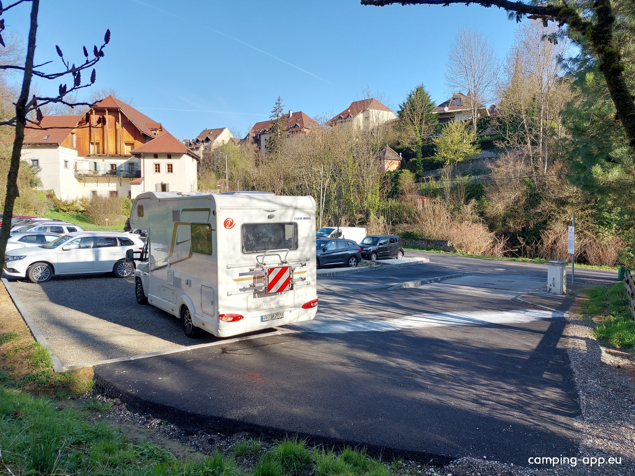 Stellplatz La Roche-sur-Foron (max 2,90 m Höhe) — Camperplads in La Roche-sur-Foron