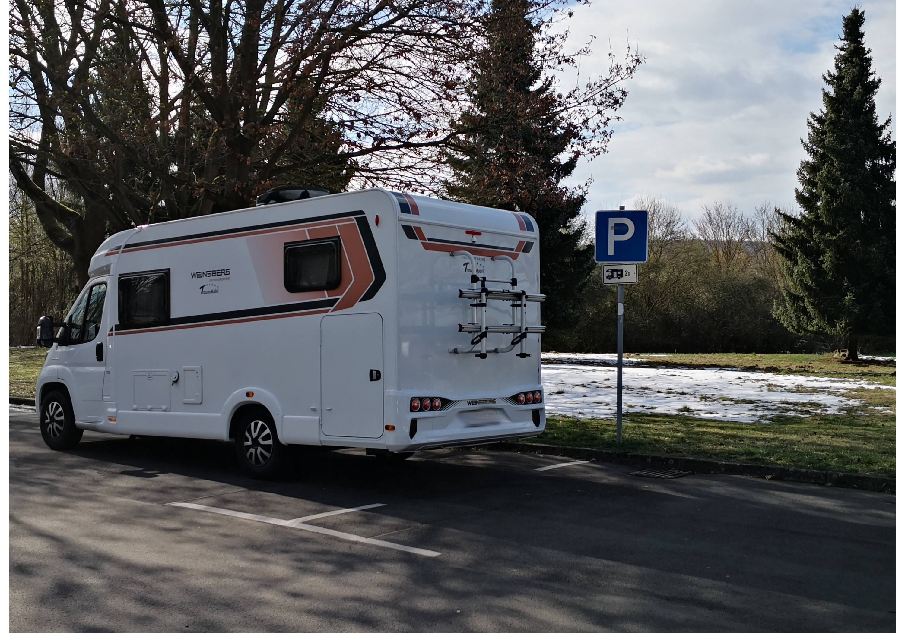 Übernachtungsparkplatz Hallenbad — Camperplads in Borken