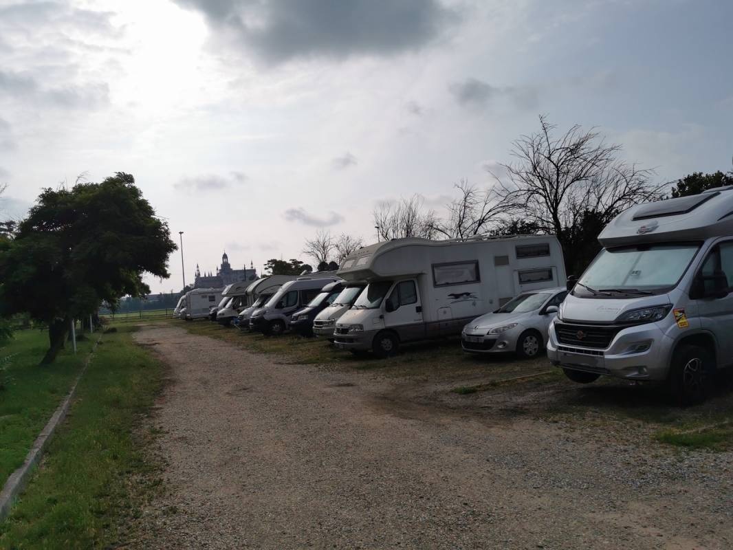 Stellplatz Certosa di Pavia — Ställplats in Certosa di Pavia