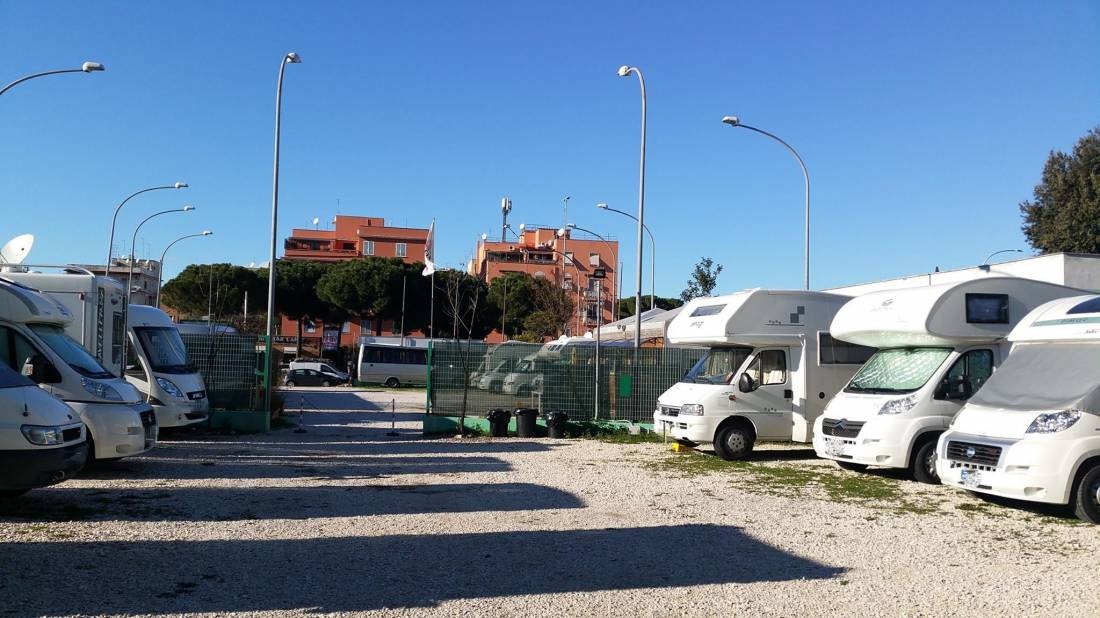 Camper Roma Travertino — Bobilplass in Rom