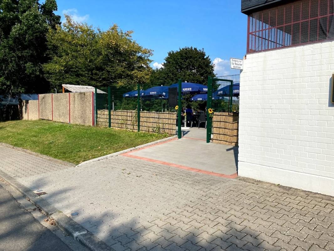 Wohnmobilstellplatz In der Heimbach — Karavan Sitesi in Meisenheim