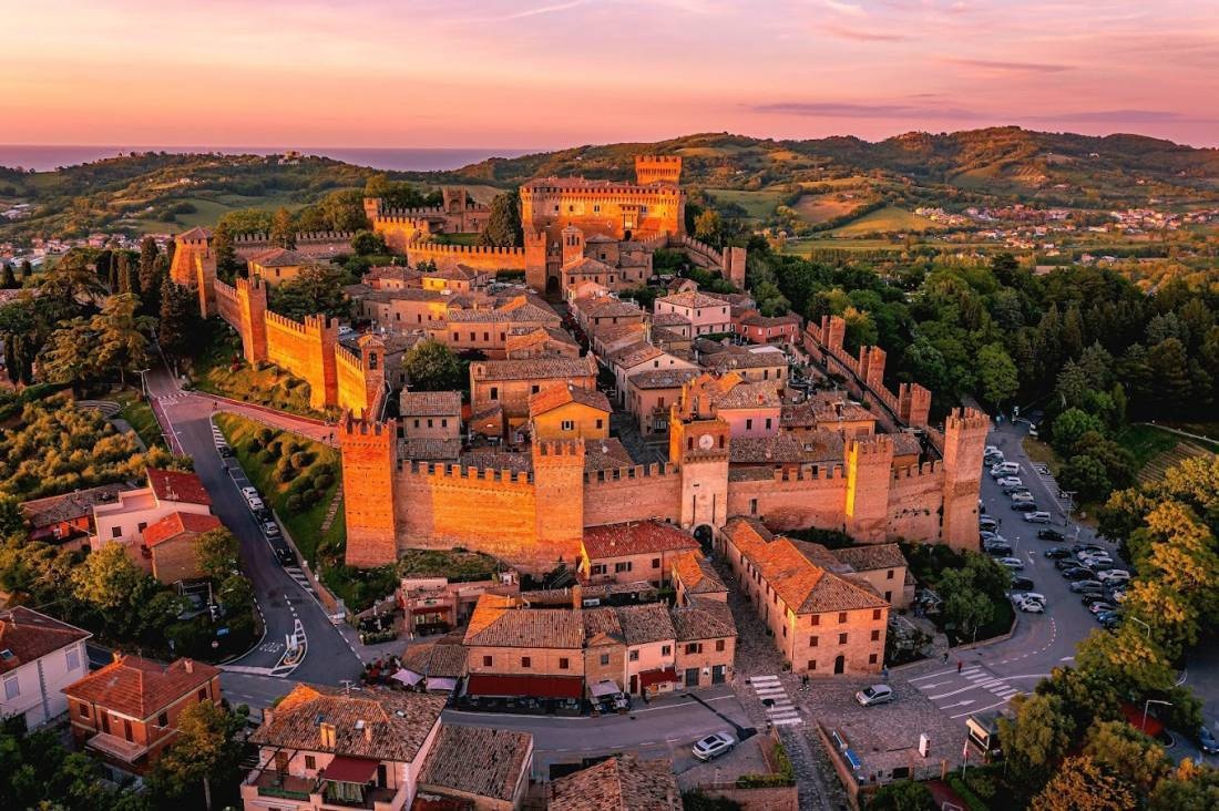 Stellplatz Gradara — Camperplaats in Gradara