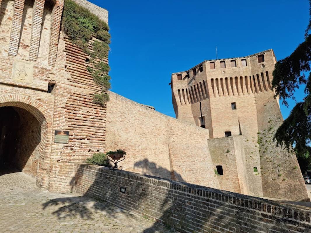 Stellplatz Mondavio — Camperplaats in Mondavio