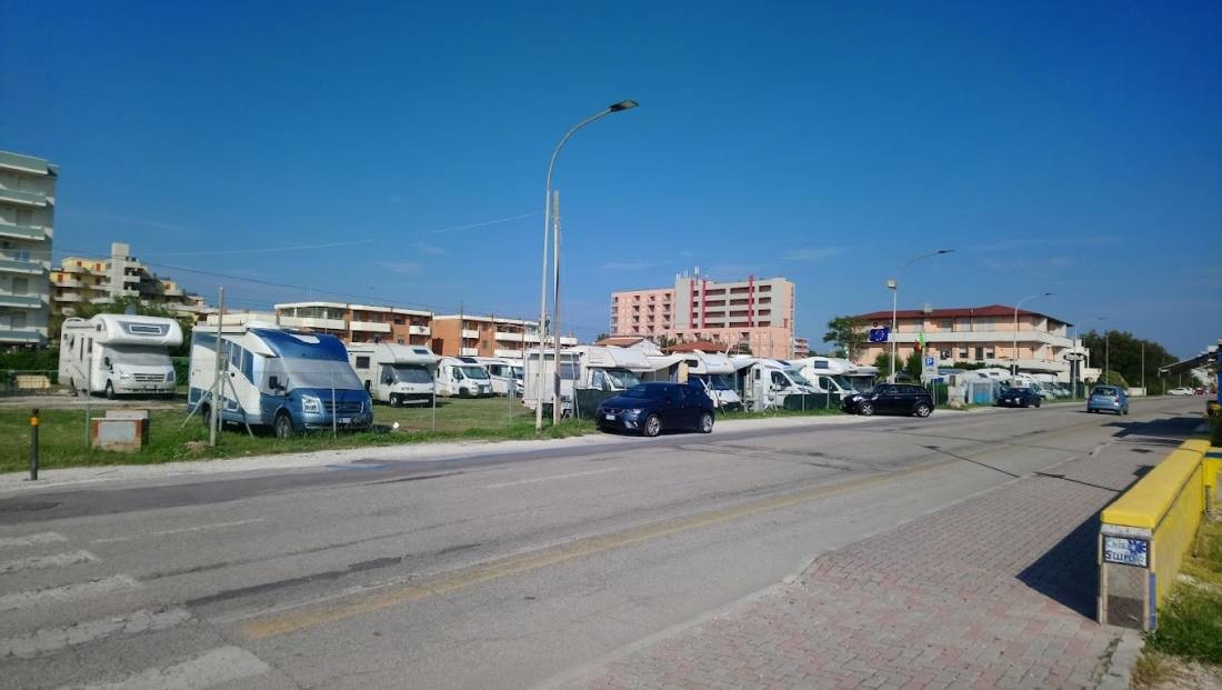 Stellplatz Marotta — Місце для кемперів in Marotta