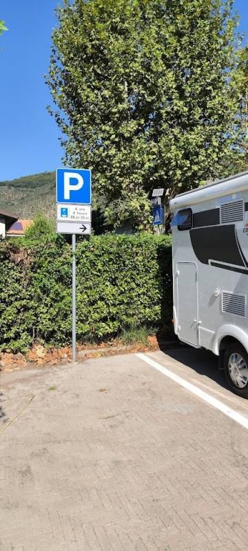 Stellplatz Calci — Sp. parking dla kamperów in Calci