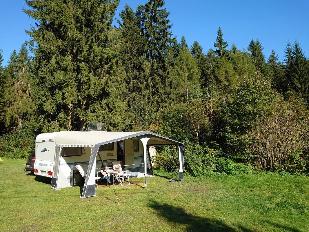 Waldhotel Vogtland Klingenthal — Sp. parking dla kamperów in Klingenthal