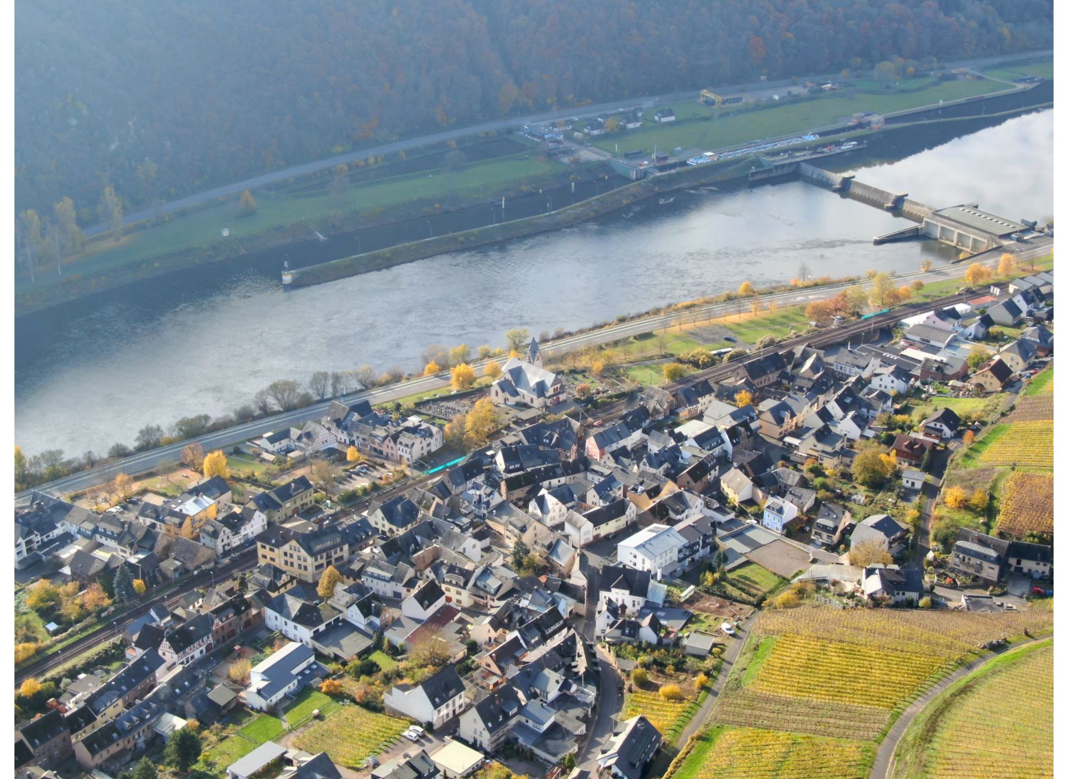 Festplatz Müden (Mosel) — Camperplaats in Müden (Mosel)