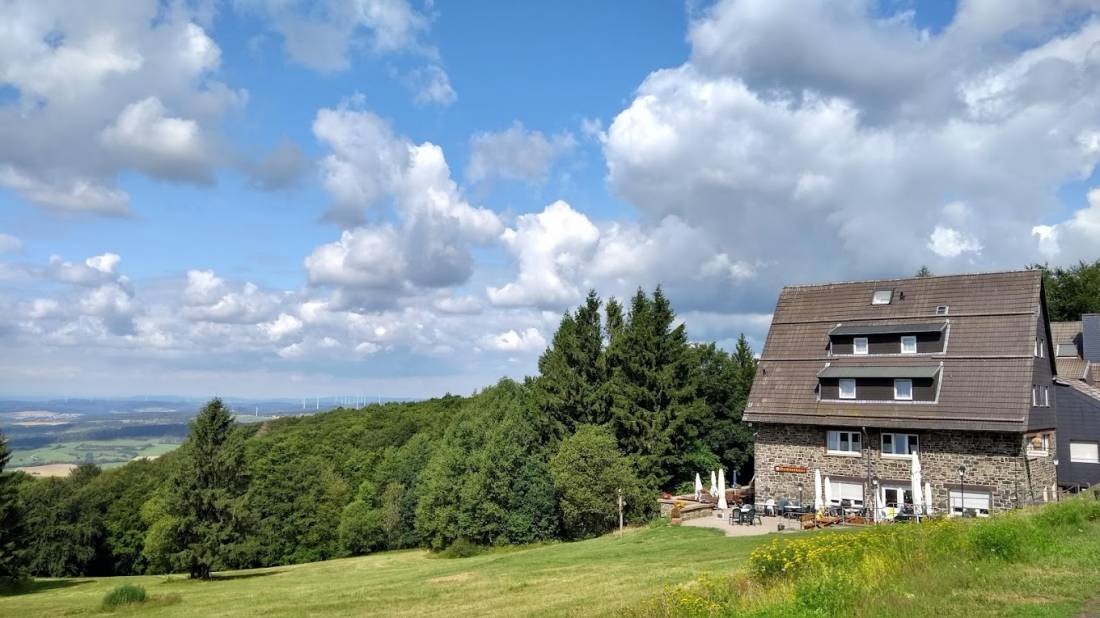 Parkplatz am NaturFreundehaus — Ställplats in Hessisch Lichtenau