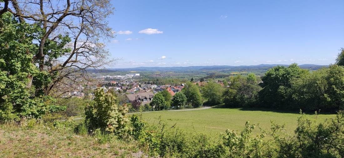 Stellplatz Festhalle Battenberg — Camperplaats in Battenberg (Eder)