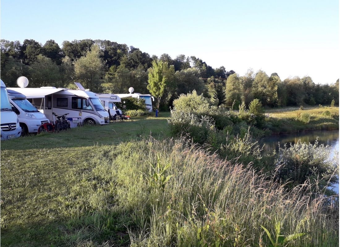 Wohnmobilplatz Zielfinger Seen — Ställplats in Mengen