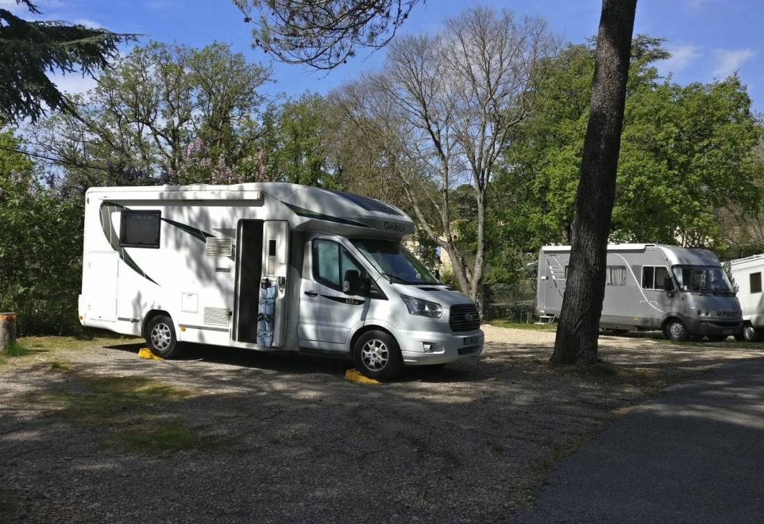 Stellplatz Gréoux-les-Bains — Місце для кемперів in Gréoux-les-Bains