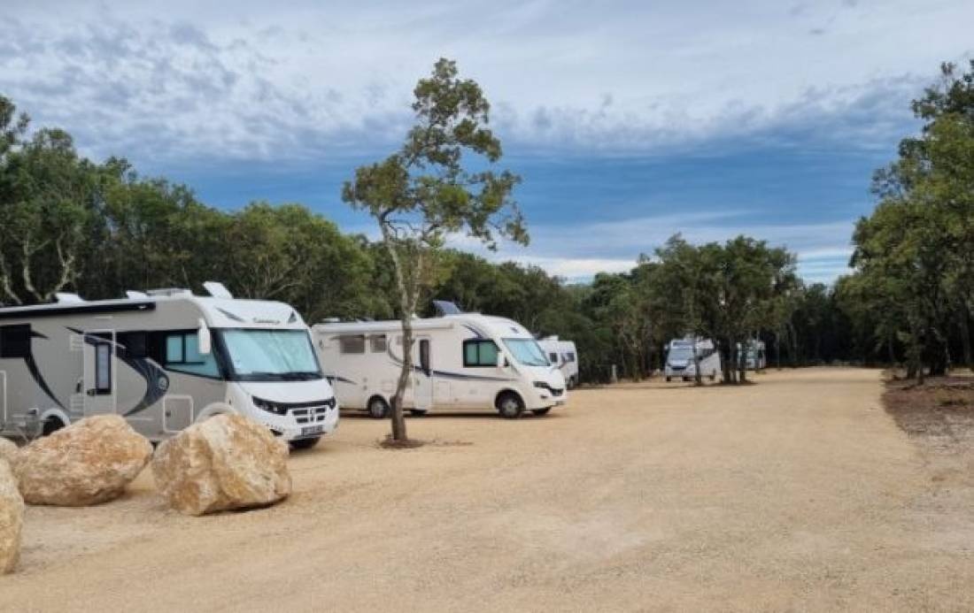 Camping-Car Park Orgnac-l'Aven — Bobilplass in Orgnac-l'Aven