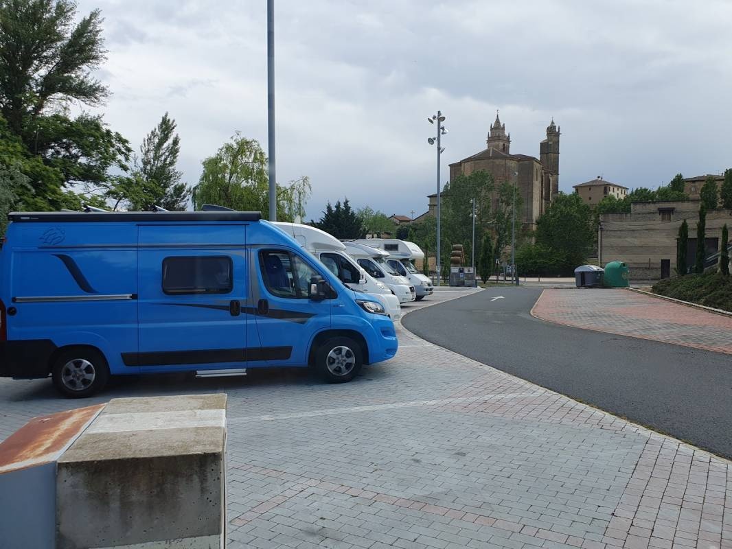 Stellplatz Elciego — Sítio para autocaravanas in Elciego