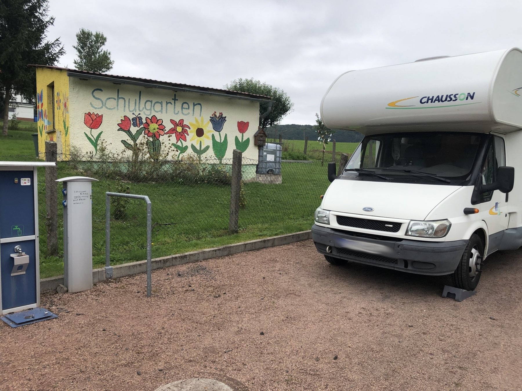 Stellplatz Freibad Wiesenthal — Місце для кемперів in Wiesenthal