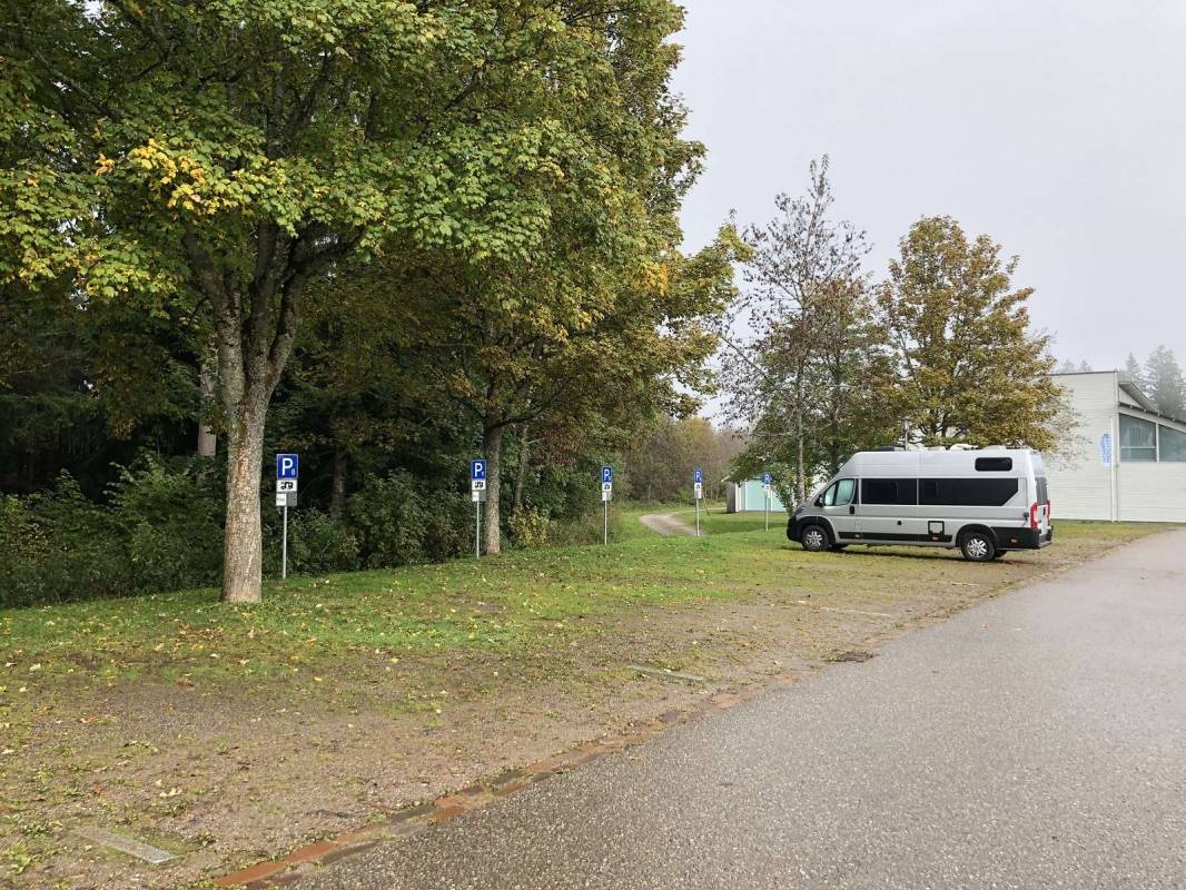 Wohnmobilstellplatz im Natursportzentrum Höchenschwand — Sp. parking dla kamperów in Höchenschwand