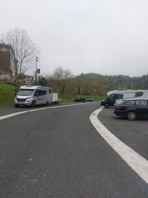 Stellplatz Zestoa — Sp. parking dla kamperów in Zestoa