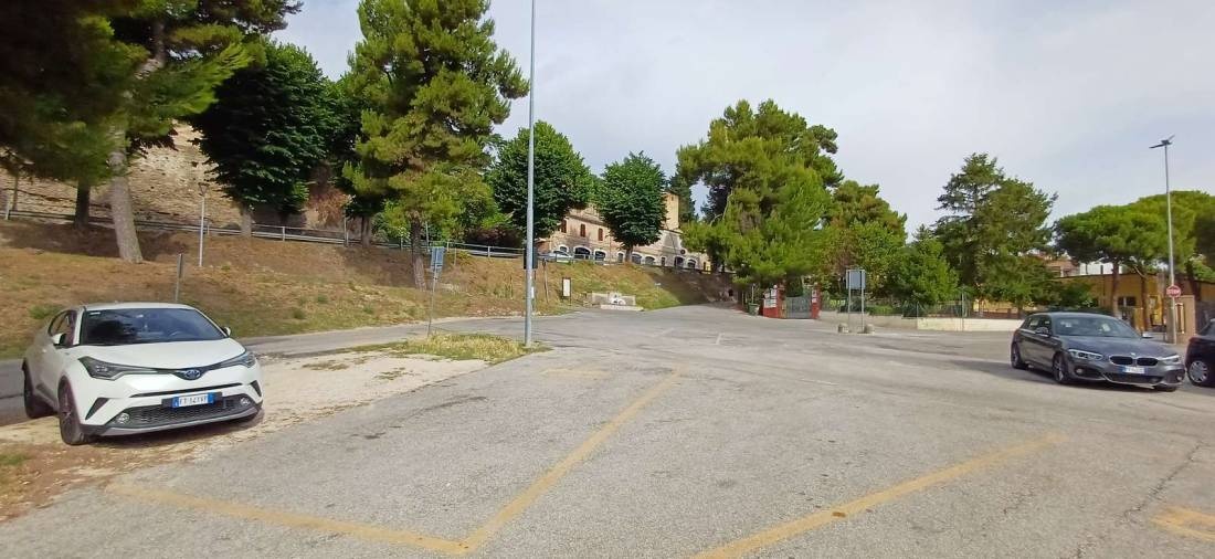 Stellplatz Fermo — Area Autocaravanas in Fermo